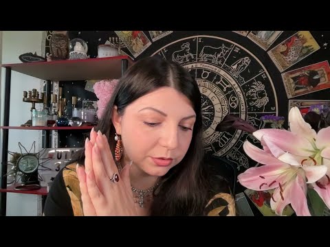 Видео: Кто вы для мужчины сейчас? Таро Юлия Петрова