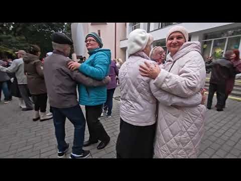 Видео: 12.10.24г..."ПОСЛЕДНЯЯ ЛЮБОВЬ"... Пётр Сотник... звучит в Гомельском парке...