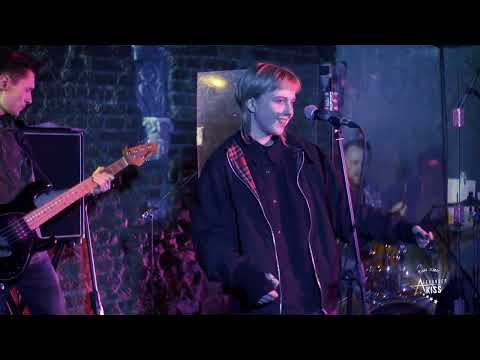 Видео: Алиса Рогозина - Земфира - Брызги  (Live in TNT Rock Club)