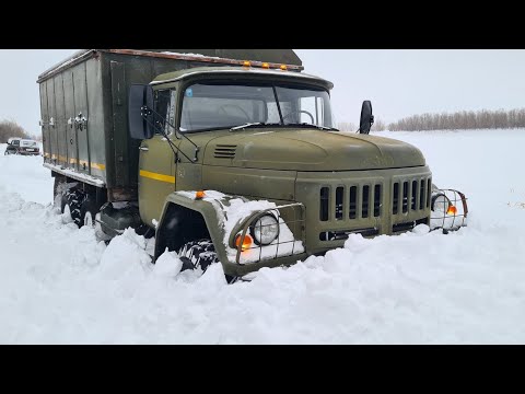 Видео: ЗИЛ 131 против снега