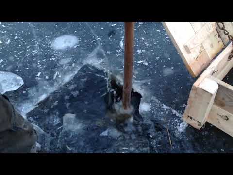 Видео: Теперь морозы не страшны/ Защита проруби в водоёме.