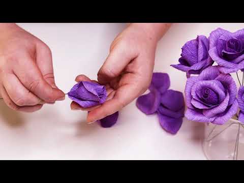 Видео: ПРОСТЫЕ розы из гофрированной бумаги / 8 МАРТА / DIY Rose of corrugated paper