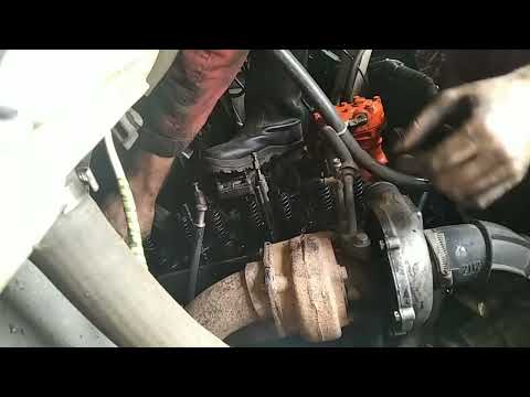 Видео: Зил5301(бычок) снимаю ГБЦ