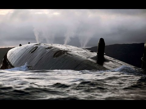 Видео: Подводная лодка всплывает из Южного Буга