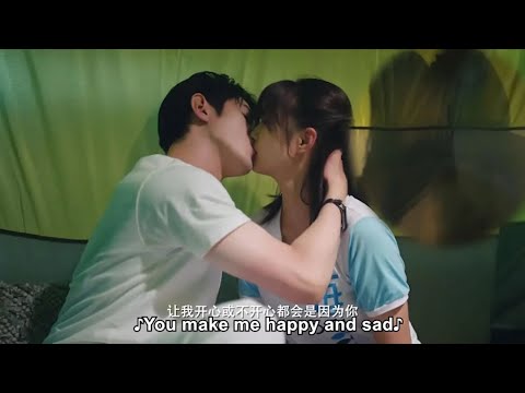 Видео: Золушка уходит, генеральный директор поцеловал ее и бросил на кровать, чтобы взять