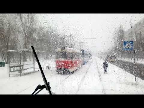 Видео: Киев, трамвайный маршрут 5, вид из кабины, зима 2021 в снежную погоду.