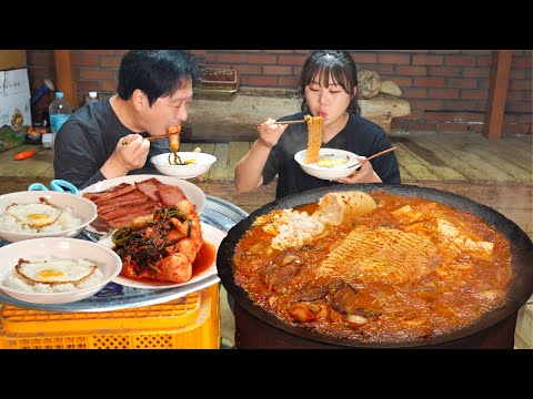 Видео: Mukbang🥩Выдержанный суп кимчи со свининой и мягким тофу🍲Молодое кимчи из редиса