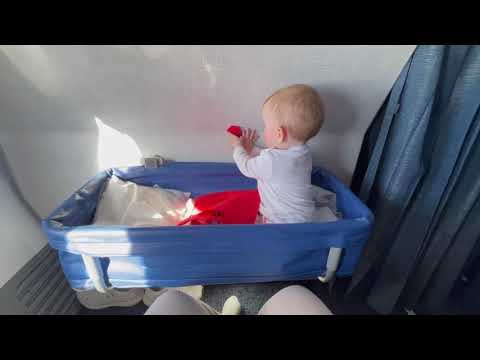 Видео: Перелет c младенцем в одиночку.