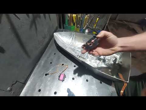 Видео: Самодельный карповый кораблик из алюминия (часть 3) изготовление руля.