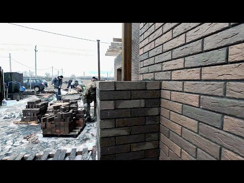 Видео: Кладка облицовки зимой