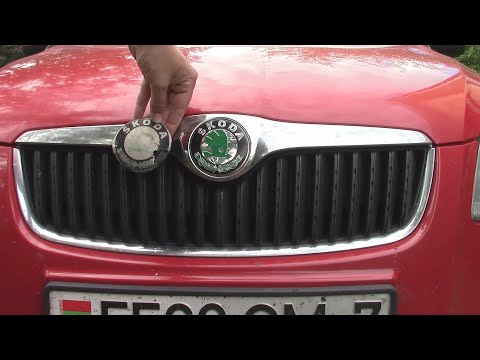 Видео: Замена эмблемы Skoda Fabia Octavia Roomster