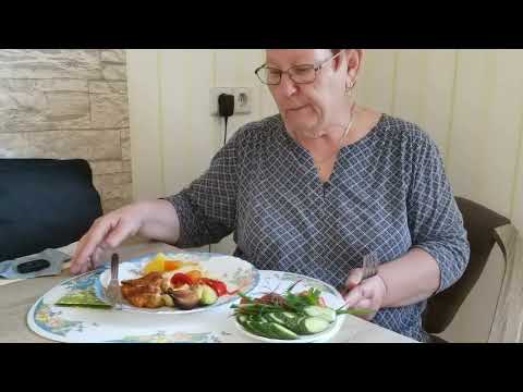 Видео: ГОТОВИМ ВКУСНО ЛЕГКО И БЫСТРО! КУРИННЫЕ КРЫЛЫШКИ НА ОВОЩНОЙ ПОДУШКЕ | #656