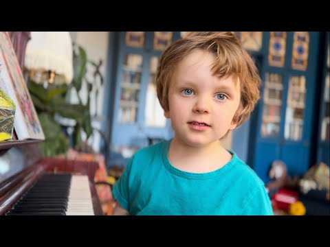 Видео: Beethoven's "Fur Elise" attempt - Попытка сыграть "К Элизе" Бетховена