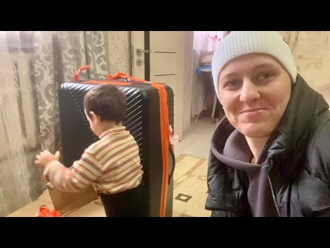 Видео: Получают коробку от мужа из Франции 🇫🇷 (Глухие)