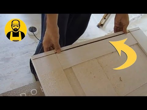 Видео: Как укоротить дверь! Пилим торцовочной пилой. Установка двери.