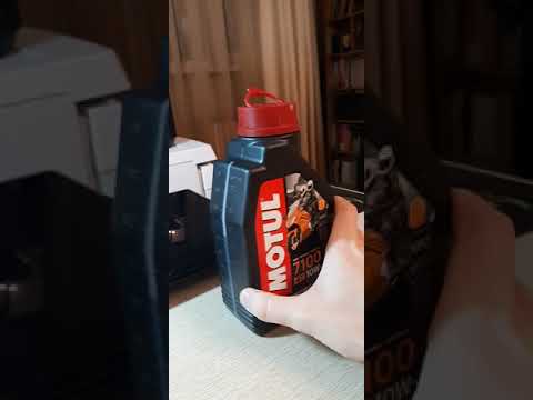 Видео: VOGE 300AC - Замена масла и масляного фильтра после первых 500 км пробега