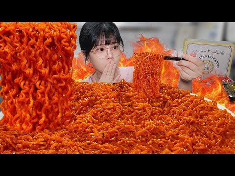 Видео: Пряный вкус, который обжигает язык!🥵Hot Chicken Flavor spicy Noodles eating show mukbang