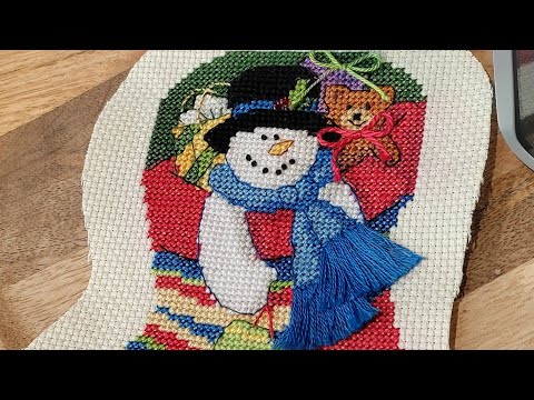 Видео: 234. МК - быстро, ровно и аккуратно делаем бахрому на вышивке. Вышивка крестом.