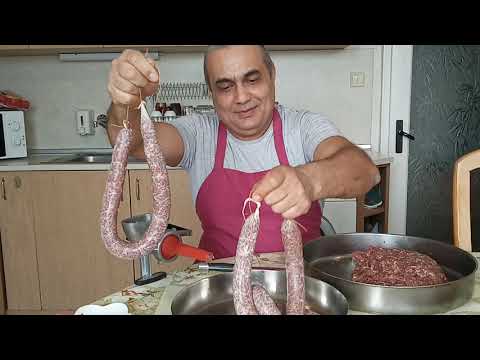 Видео: Домашен суджук - пълнене в естествени обвивки /свински черва/