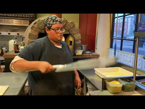 Видео: Пицца с курицей фахитас