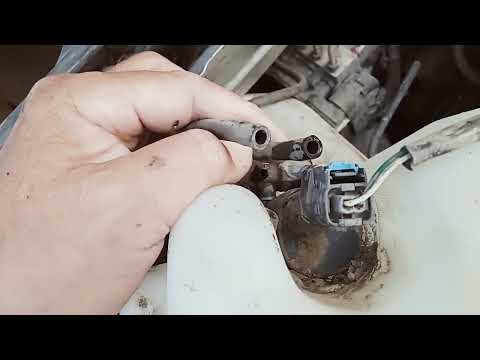 Видео: Движок стеклоомывателя Рено Сандеро 2, шумит, но воду не качает!!! Есть решение!