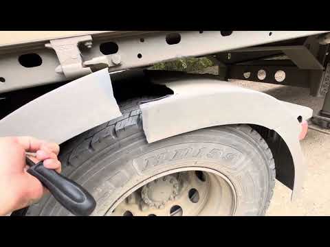 Видео: Съезжаем в тайгу. Стремный мост. Выгрузка. Привезли оборудование для очистки воды в деревню.