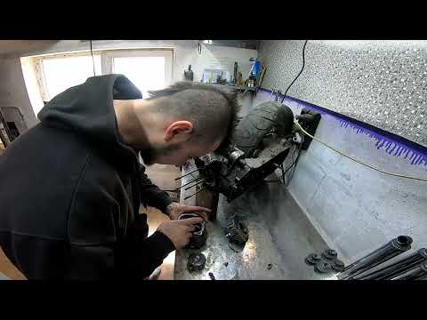 Видео: Полный разбор мотора Yamaha Axis 124 Malossi / Cостояние цпг, коленвала...