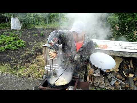 Видео: Шурпа из кролика в казане. Ч/1