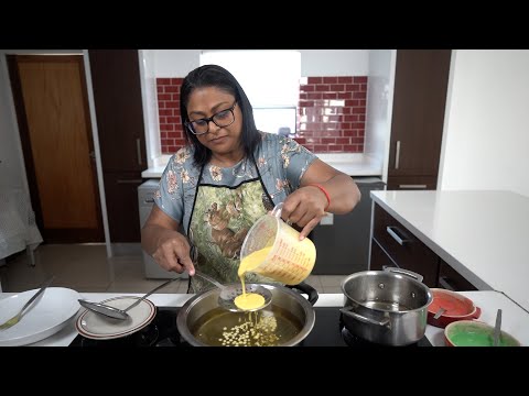 Видео: Готовим красочный и вкусный Ладду - второй рецепт от моей племянницы Хейзел!