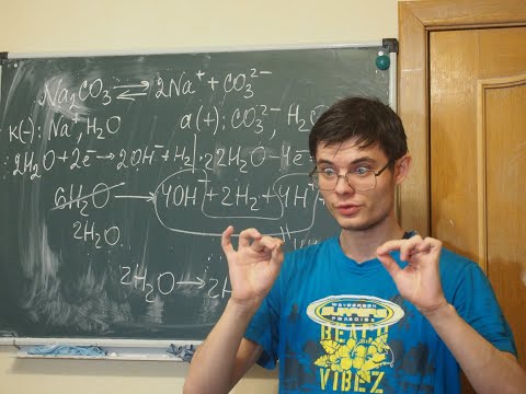 Видео: ЭЛЕКТРОЛИЗ РАСТВОРОВ / Андрей Галанин / Химия, 9 класс