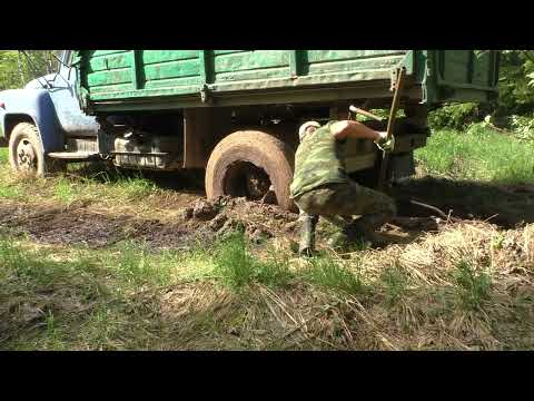 Видео: САМОСВАЛ ЗАСТРЯЛ В ГРЯЗИ! ЧТО БЫВАЕТ КОГДА РЕШИЛ СРЕЗАТЬ ДОРОГУ!