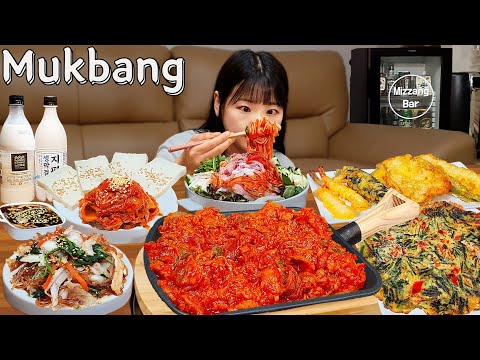 Видео: Sub)Real Mukbang- Корейская традиционная рыночная еда 🍱 Пряная свинина, лапша из сырой рыбы 🍜 ASMR