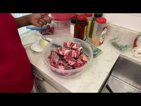 Видео: Бостонская задница, говяжьи шейные кости и тушеная капуста на воскресный ужин