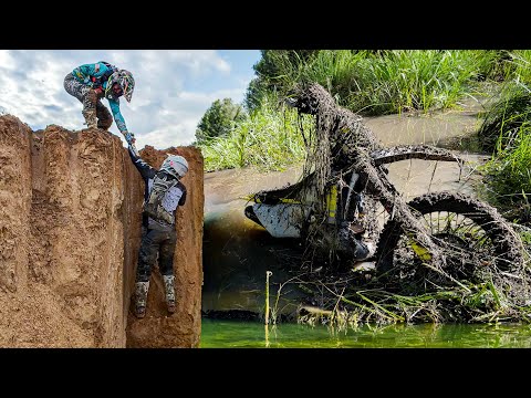 Видео: Эндуро: кошмар на природе: вертикальные подъёмы против грязевых ловушек