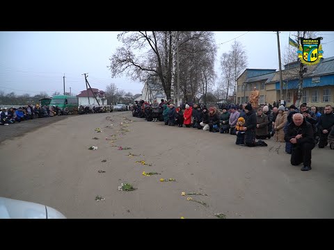 Видео: СТАРИЙ ЛИСЕЦЬ ЗУСТРІВ ЗАГИБЛОГО ГЕРОЯ МИХАЙЛА СІКОРУ