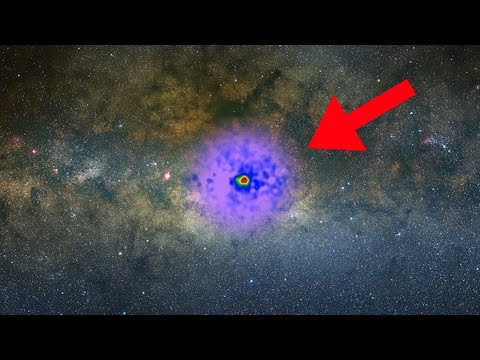 Видео: Из центра нашей галактики исходит странный свет - никто точно не знает, что его вызывает!