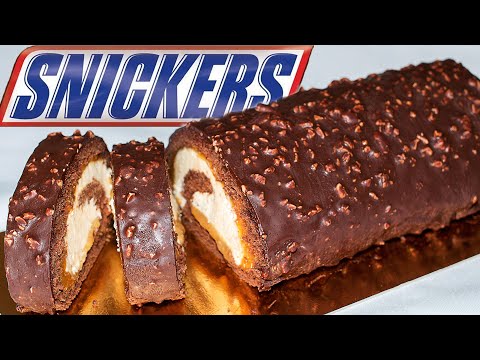 Видео: Бисквитный Рулет СНИКЕРС с Карамелью 🍰 и орехами Потрясающе Вкусный