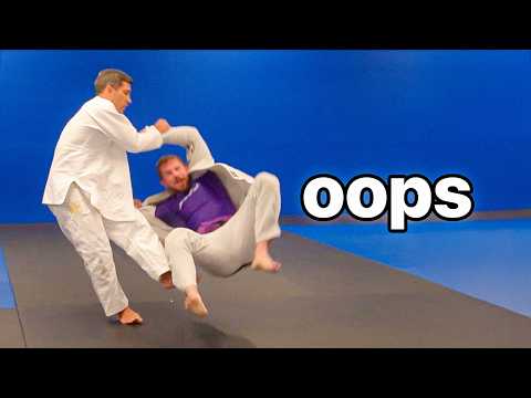 Видео: Сразиться с мастером дзюдо, чтобы узнать, поможет ли джиу-джитсу