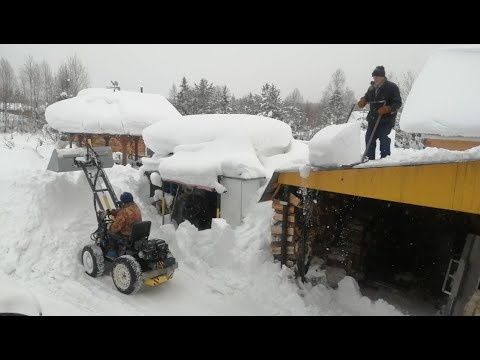 Видео: Порвало повторитель мини погрузчика Испытываем после ремонта на уборке снега с навеса