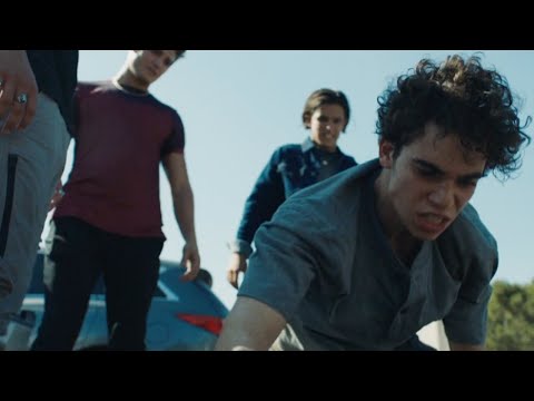 Видео: Дээрэлхүүлсээр тэр эцэст нь тэвчээр алдаж...