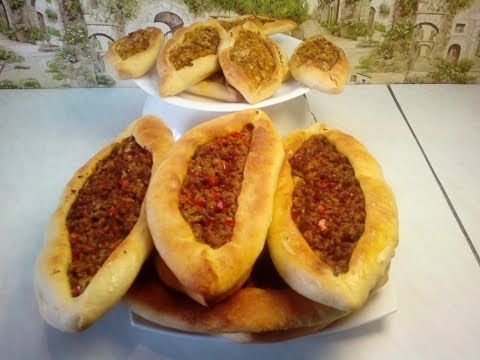 Видео: Лепёшки-пиццы с мясом и квашеной капустой.