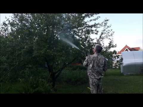 Видео: Опрыскивание плодовых деревьев Керхером. Защита от тли и белокрылки. Это уже не тяжкий труд