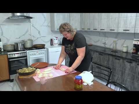 Видео: Мама 11 детей ждёт сына в пятницу домой -Пирожки- Мать героиня