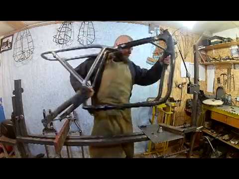 Видео: МТ Днепр кафе Cafe-racer. Изготовление рамы