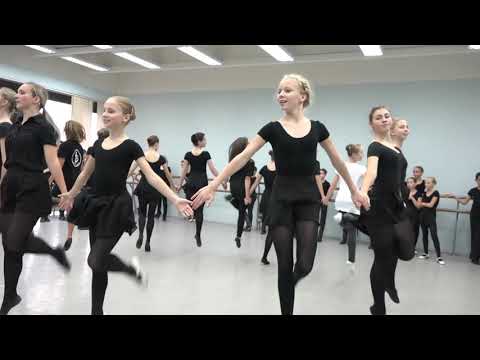 Видео: Танцуют все!  Ирландский танец, Ансамбль Локтева+Выпускники. Irish dance, Loktev Ensemble+Graduates