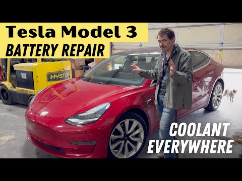 Видео: Мне пришлось вынуть аккумулятор из этой Tesla Model 3, чтобы решить небольшую проблему с охлаждаю...