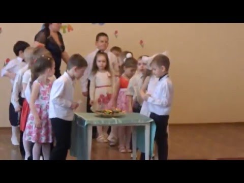 Видео: Игра Конфетки-прищепки Утренник 8 марта часть 2
