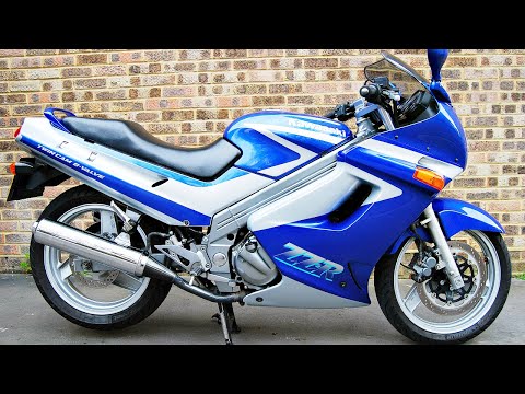 Видео: ✅ Kawasaki ZZR 250 - Самый Доступный Спорт-Турист 🌍!