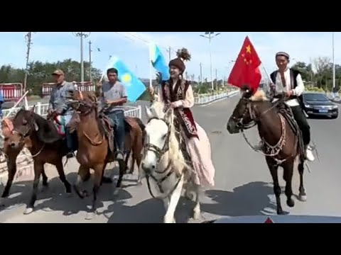 Видео: Қытай асып ，Астанаға атпен келе жатыр қос ғашық  