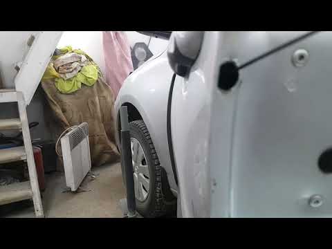 Видео: Как снять ручку двери Рено Флюенс